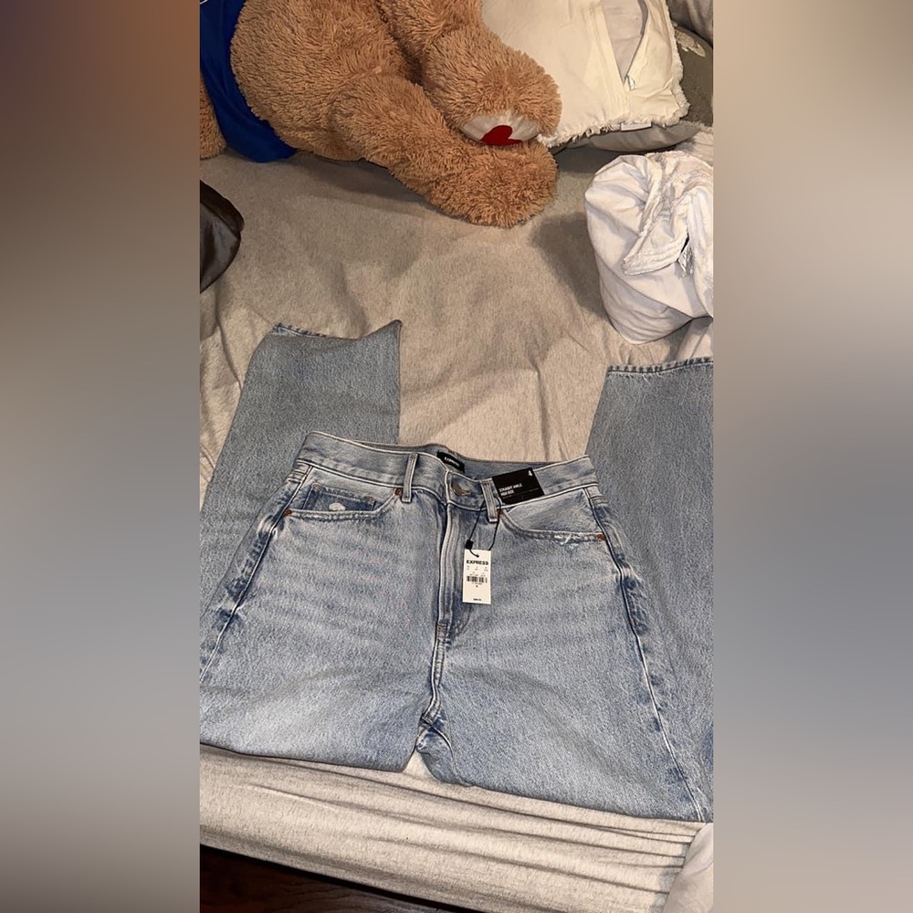 Never worn with tag! They don’t fit